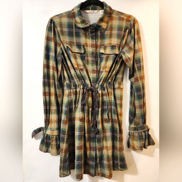 Charlotte Russe Tops - Derek Heart Plaid Adjustable Cinched Waist Buttondown Shirt
